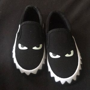 Black glow in the dark sneaker